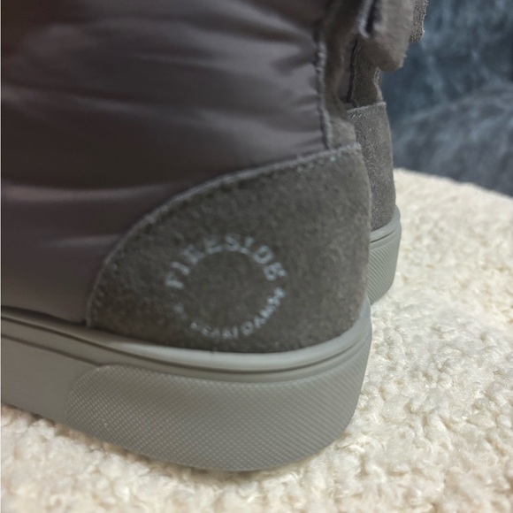 FIRESIDE BY DEARFOAMS Women's Byron Bay Shearling Slipper, size 6 NEW! NWTS - Picture 4 of 7